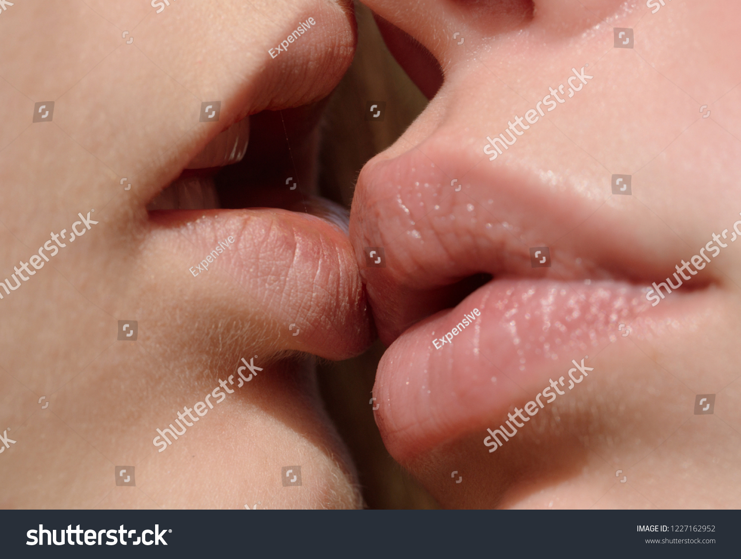 wet lesbian kissing