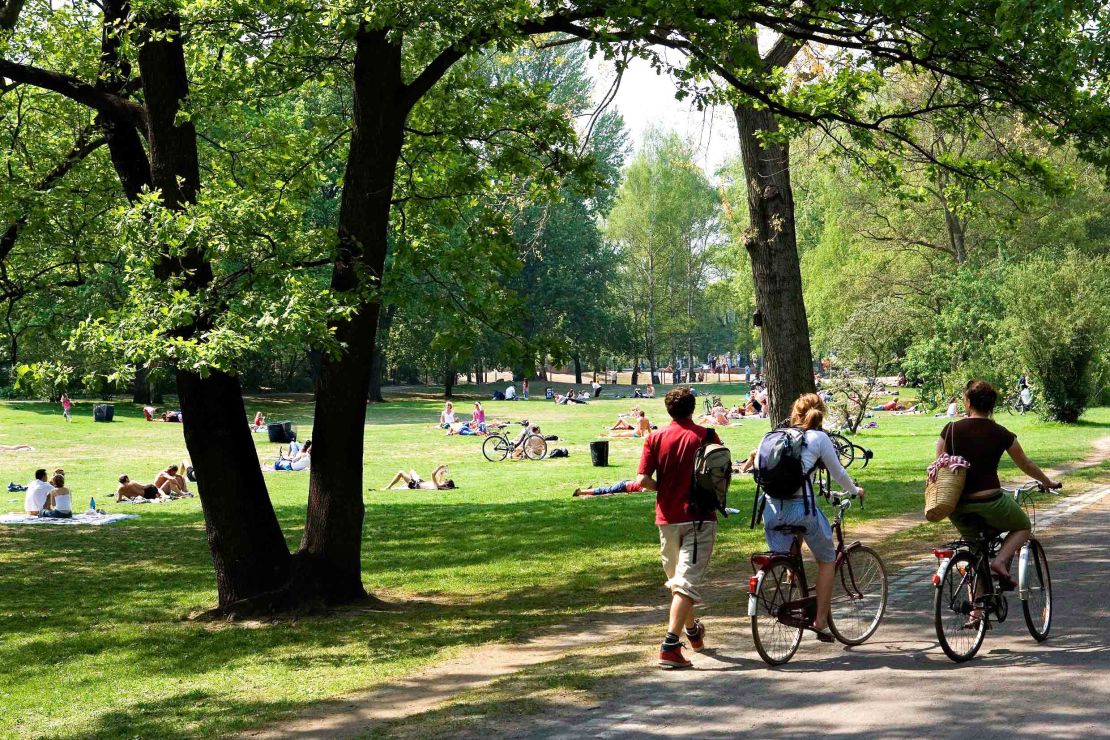 carolyn woodbridge add photo naked in a park