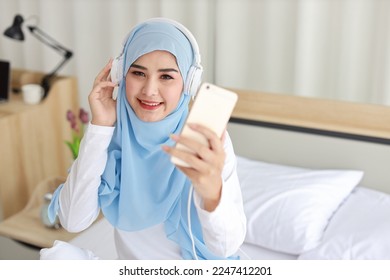 aimee glynn recommends hijab lesbian porn pic