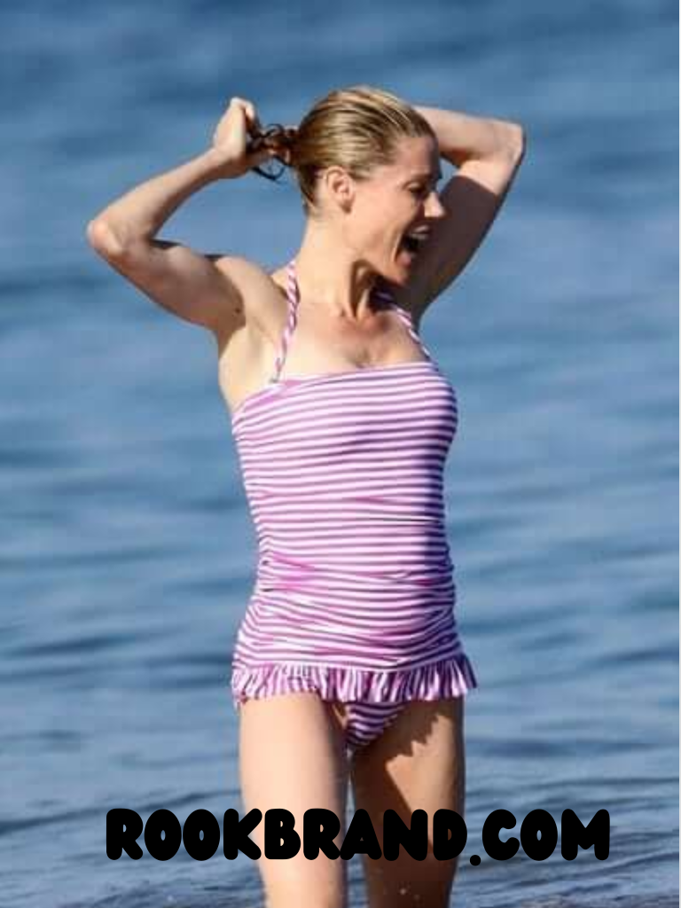 danilo h fandino recommends julie bowen swimsuit pic