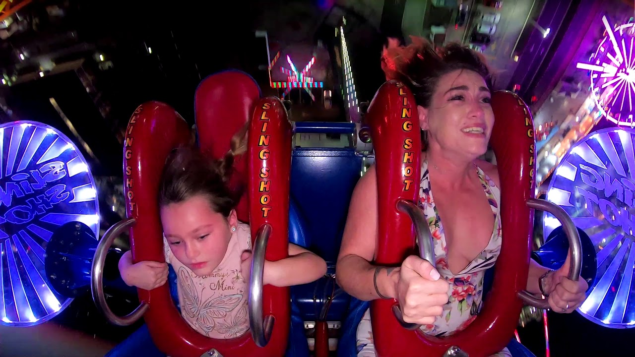 avril lav share nipple slip roller coaster photos