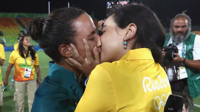 al monday recommends Lesbian Brazil Kissing