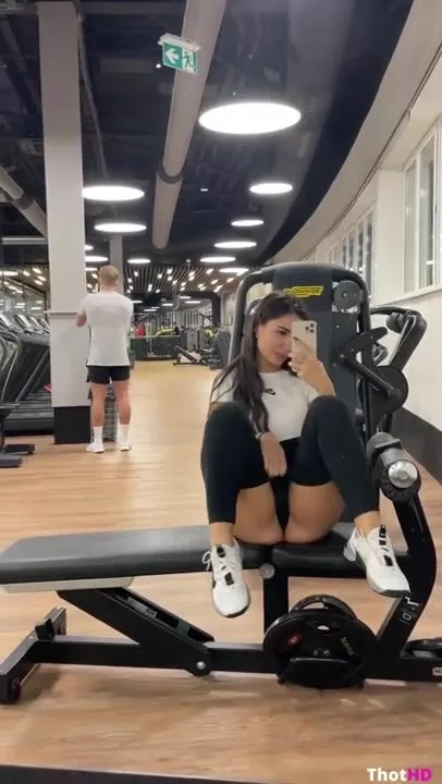 david soscia share public gym flashing photos