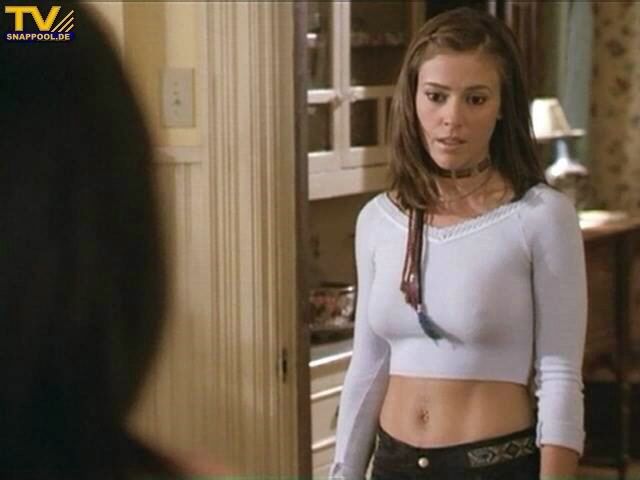 alyssa milano titts