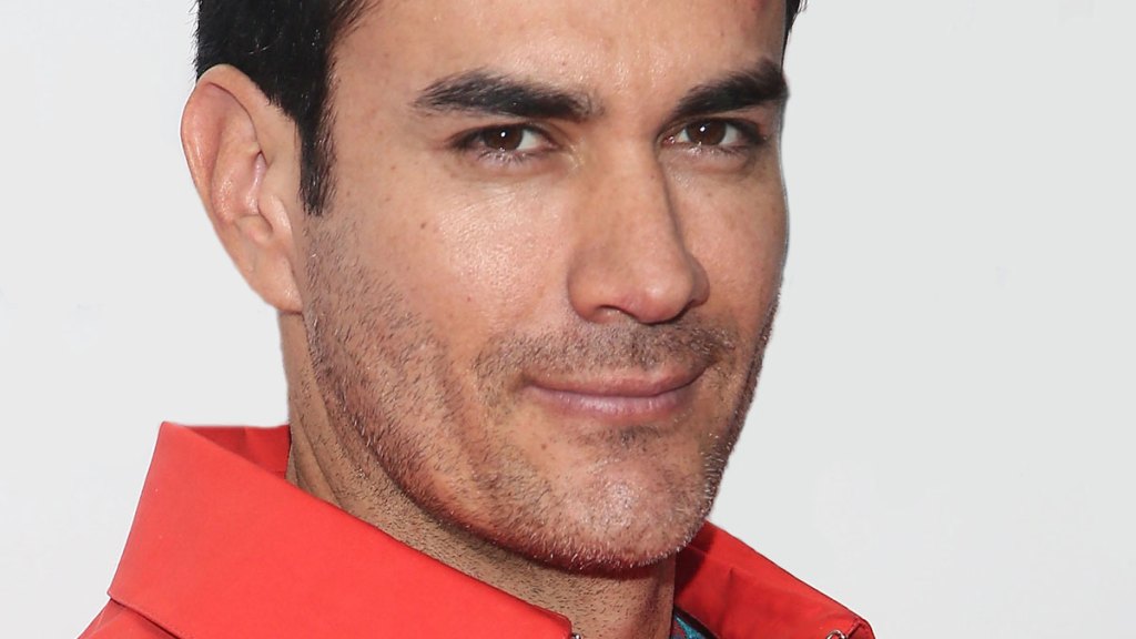 dora amaral recommends David Zepeda Mastubandose