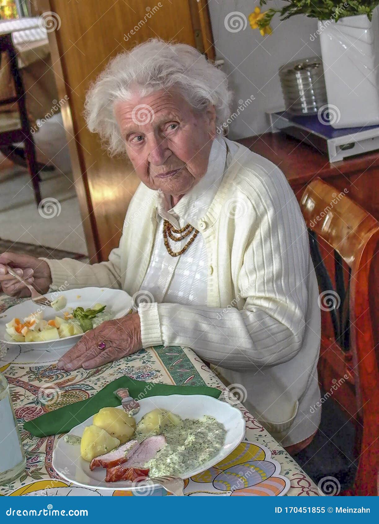 anita ratnasari recommends Grandma Eating Come