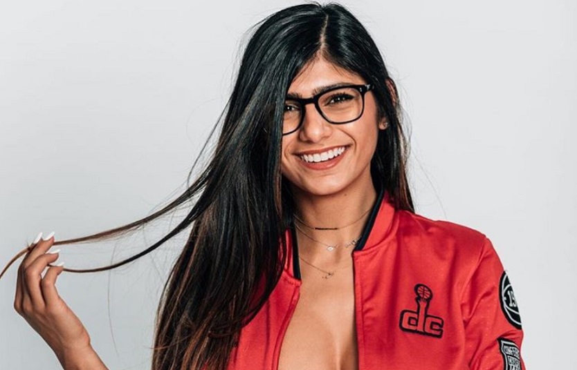 Naked Mia Khalifa anal tribute