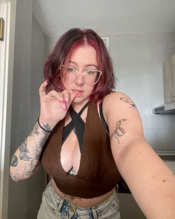 dorothy gayle recommends onlyfans glasses pic