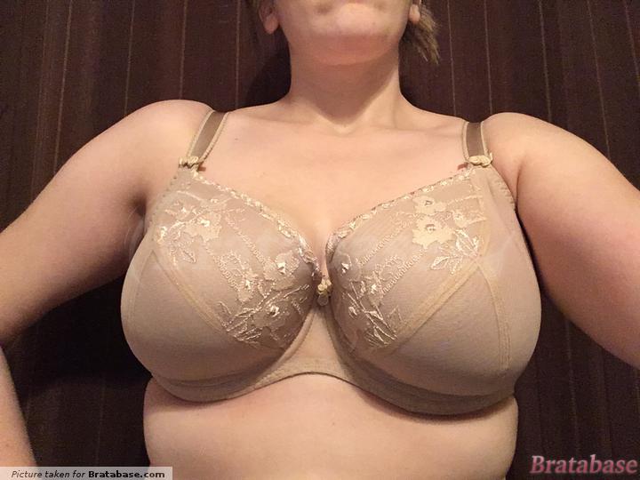 38f Tits bonnie youtube