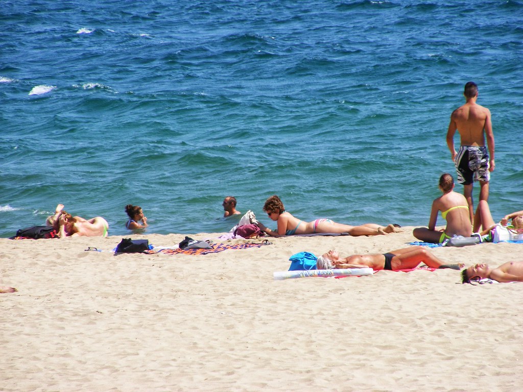 candid beach voyeur