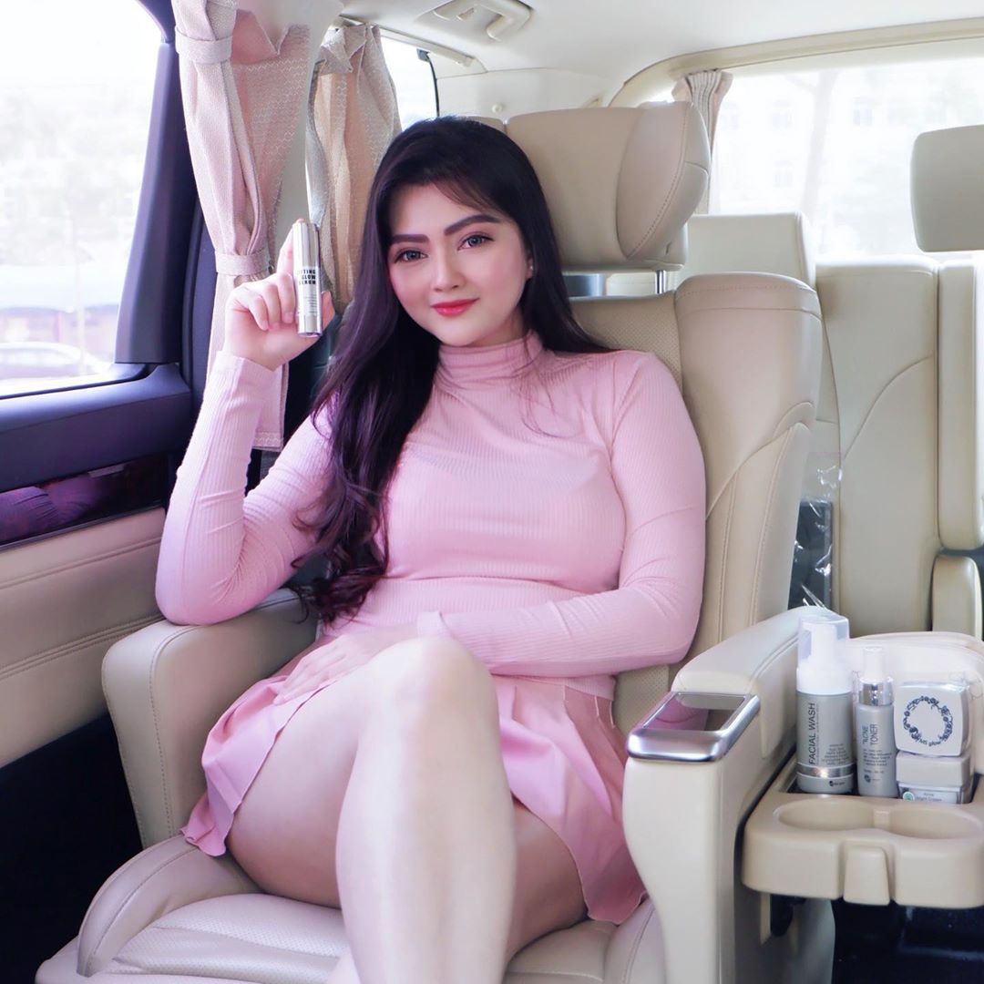 Mia Khalifa In Car sexy kamrh