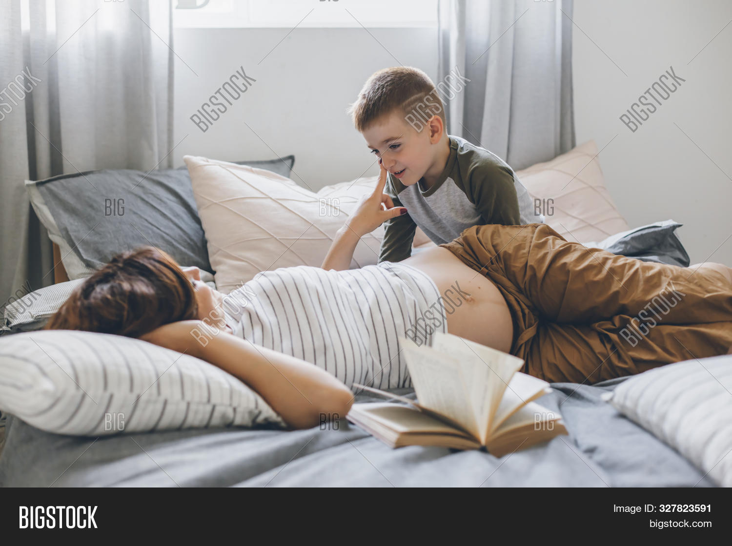 dave begg add mom and son share the bed photo