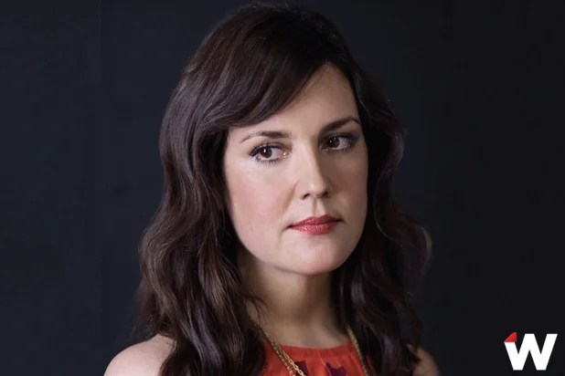 melanie lynskey boobs