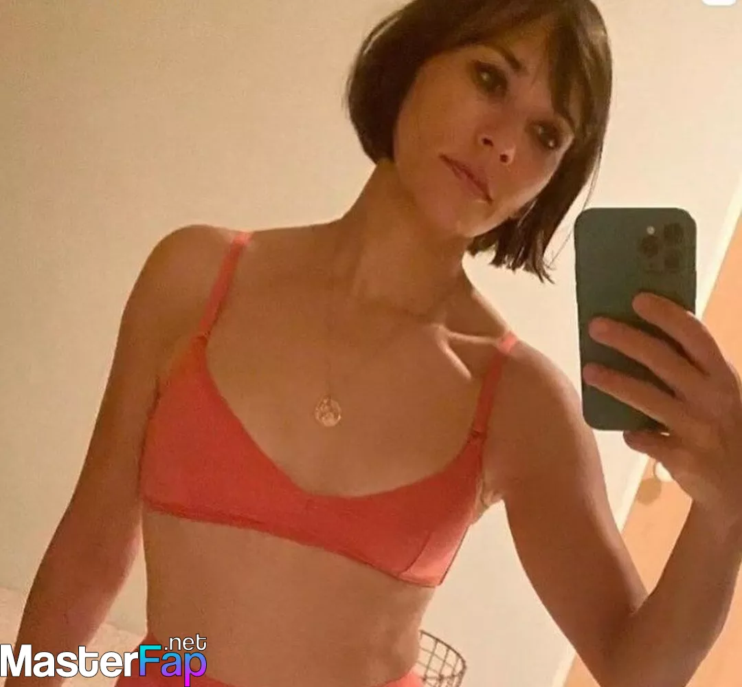 benjamin jamieson add photo rashida jones tits