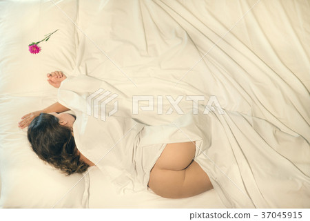 adryan wang add naked sleeping women photo