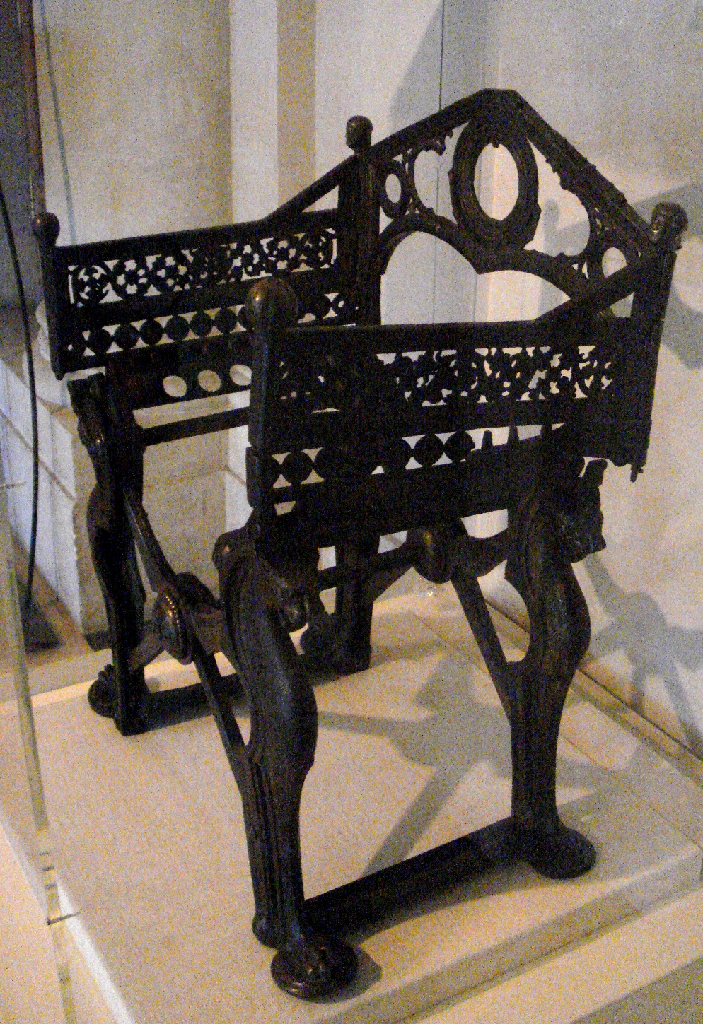 amber reineke add photo queening chairs middle ages