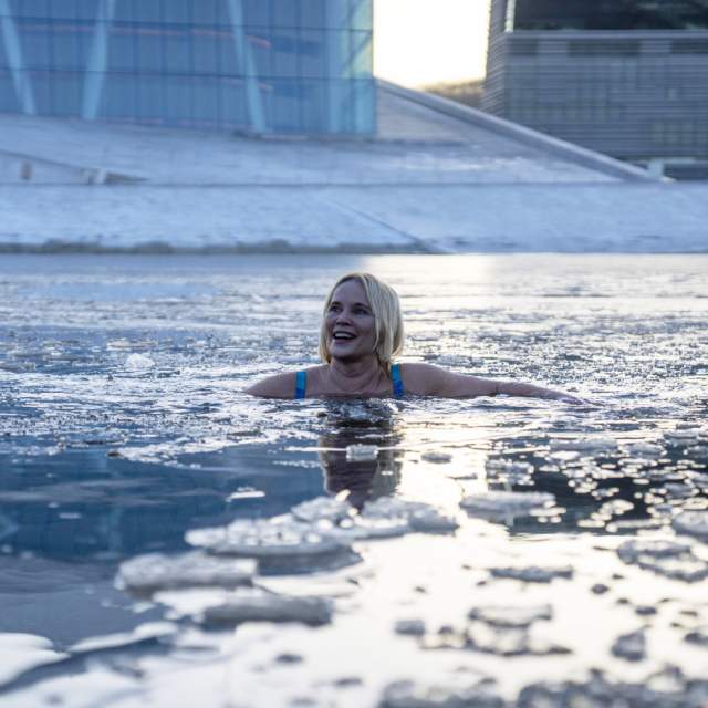 naked ice bathing