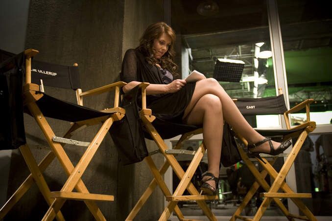 amanda tapping legs