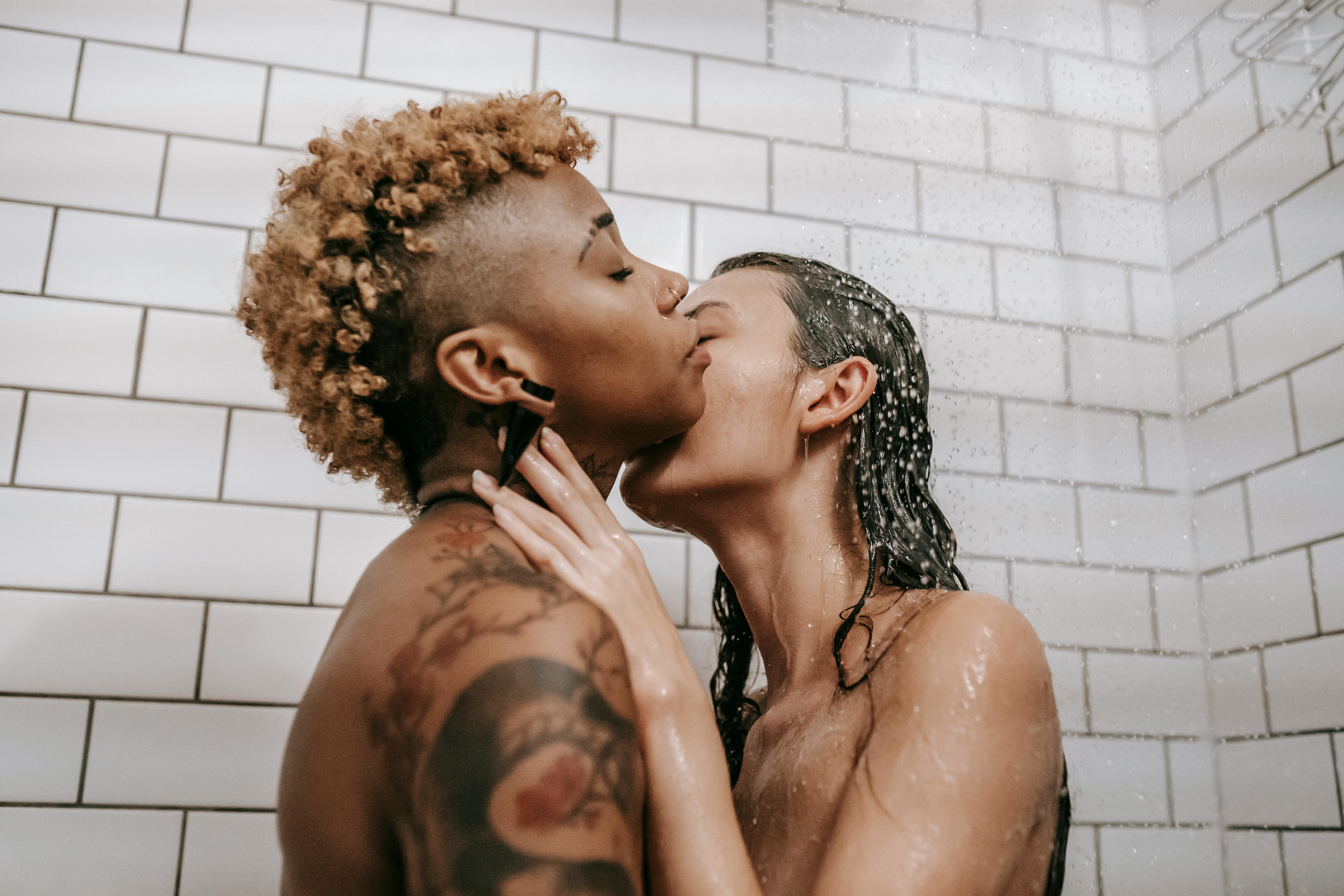 aida morcos recommends lesbians making out in shower pic