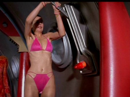 amigo ta recommends geena davis in a bikini pic