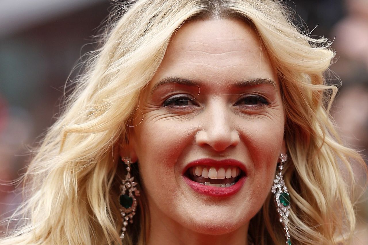 debra chatman recommends kate winslet bikini pic