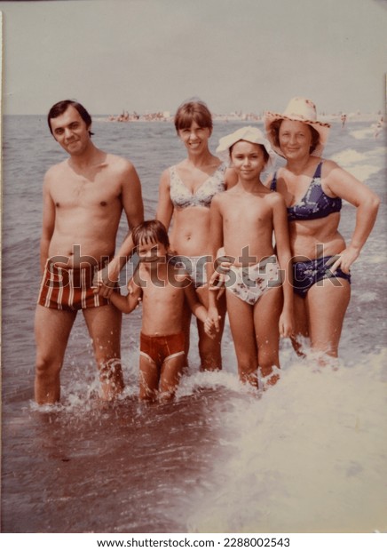 crystal brizan share vintage nude families photos