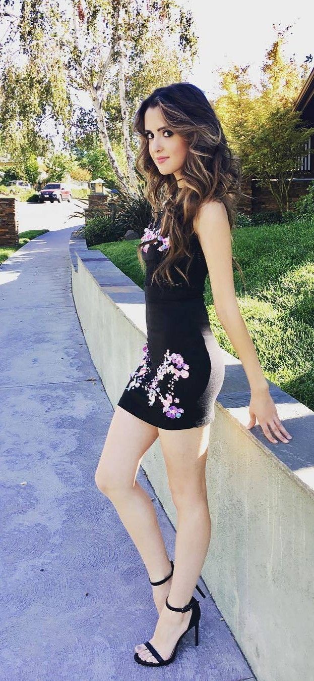 naked laura marano