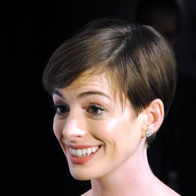 dale soules recommends up skirt anne hathaway pic