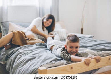 budi menyenk add photo mom and son share the bed