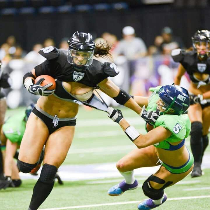 callie mcgrath share lfl nip slip photos