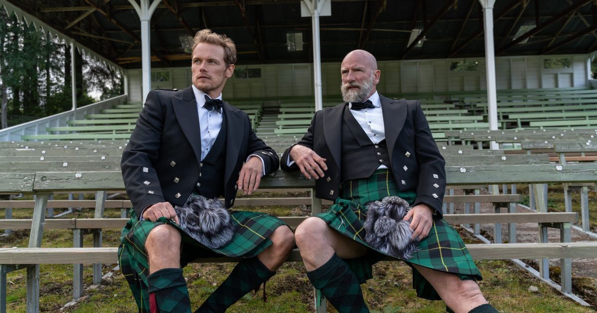 men naked in kilts