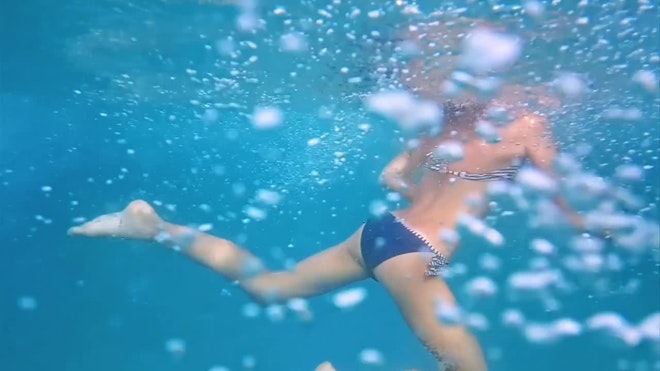 amanda hugs recommends underwater bikini voyeur pic