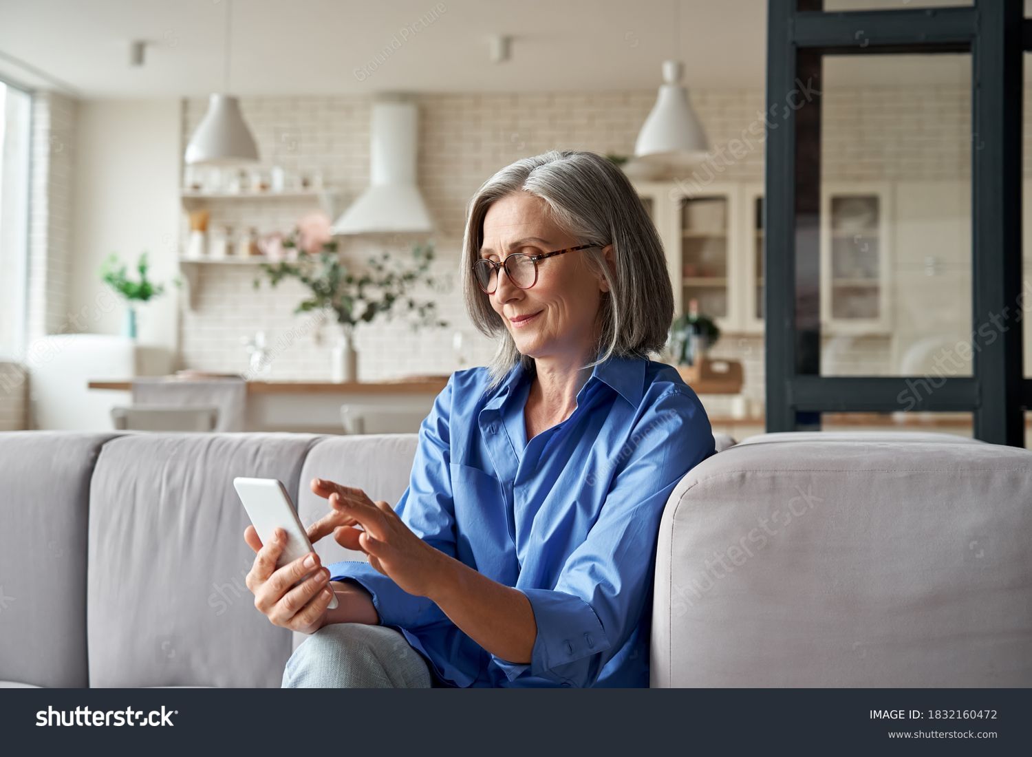 carolina tlatenchi recommends Handjob By Old Lady