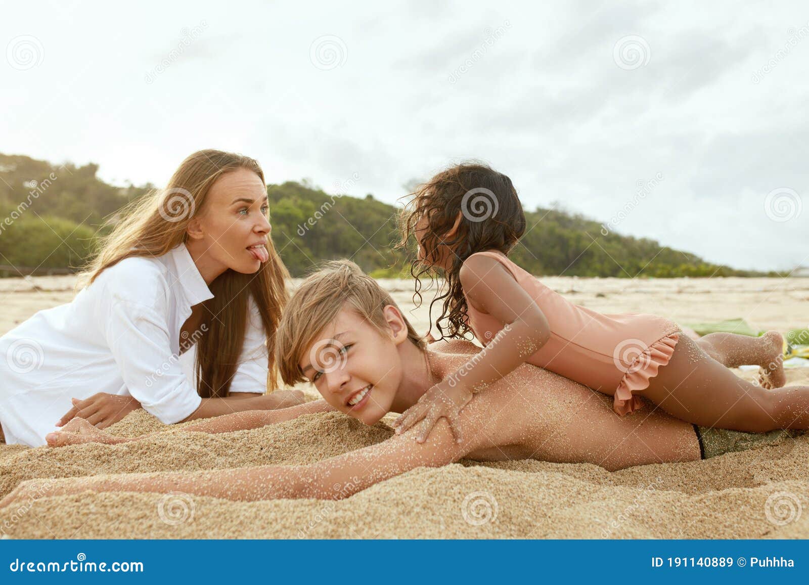 annelies van poucke add family nudist beaches photo