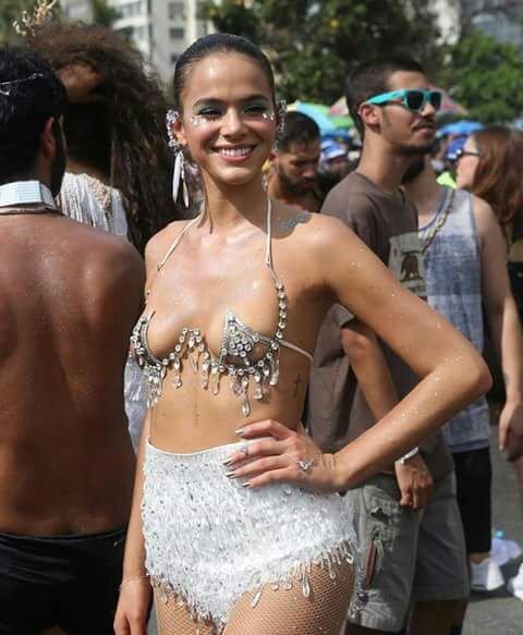 asen krastev recommends Bruna Marquezine Tits