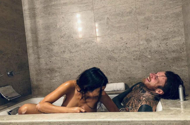 ajay dhanuka add photo mia khalifa in the tub