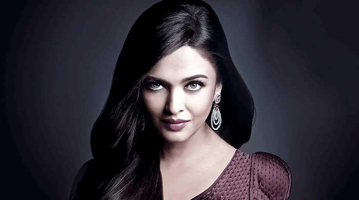 batsaikhan batbayar recommends Aishwarya Rai Teenager