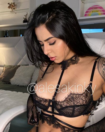 bobbie goins share alexa kinky onlyfans photos