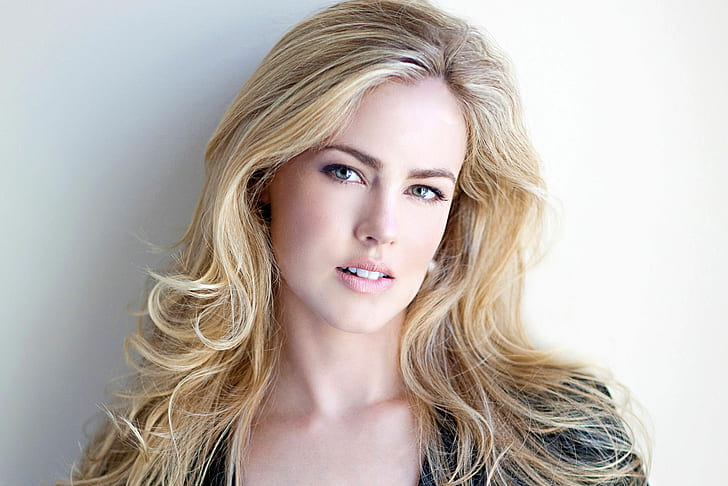 ade fitriyah add photo amanda schull bikini