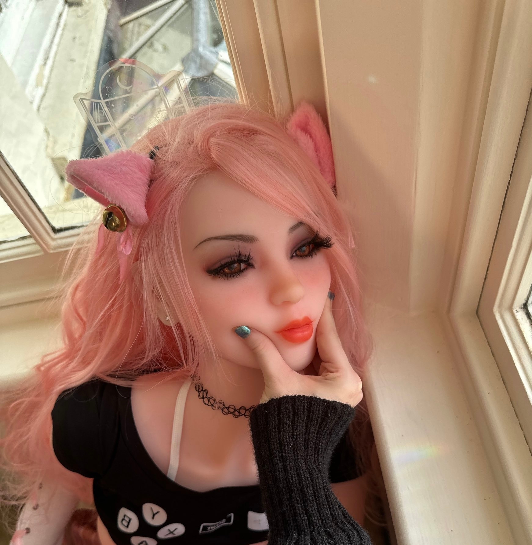 Belle Delphine Sec behind lsd