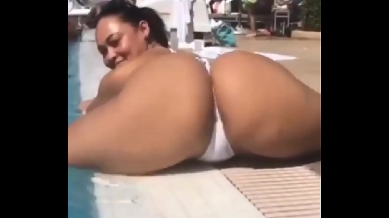 big booty shaking naked