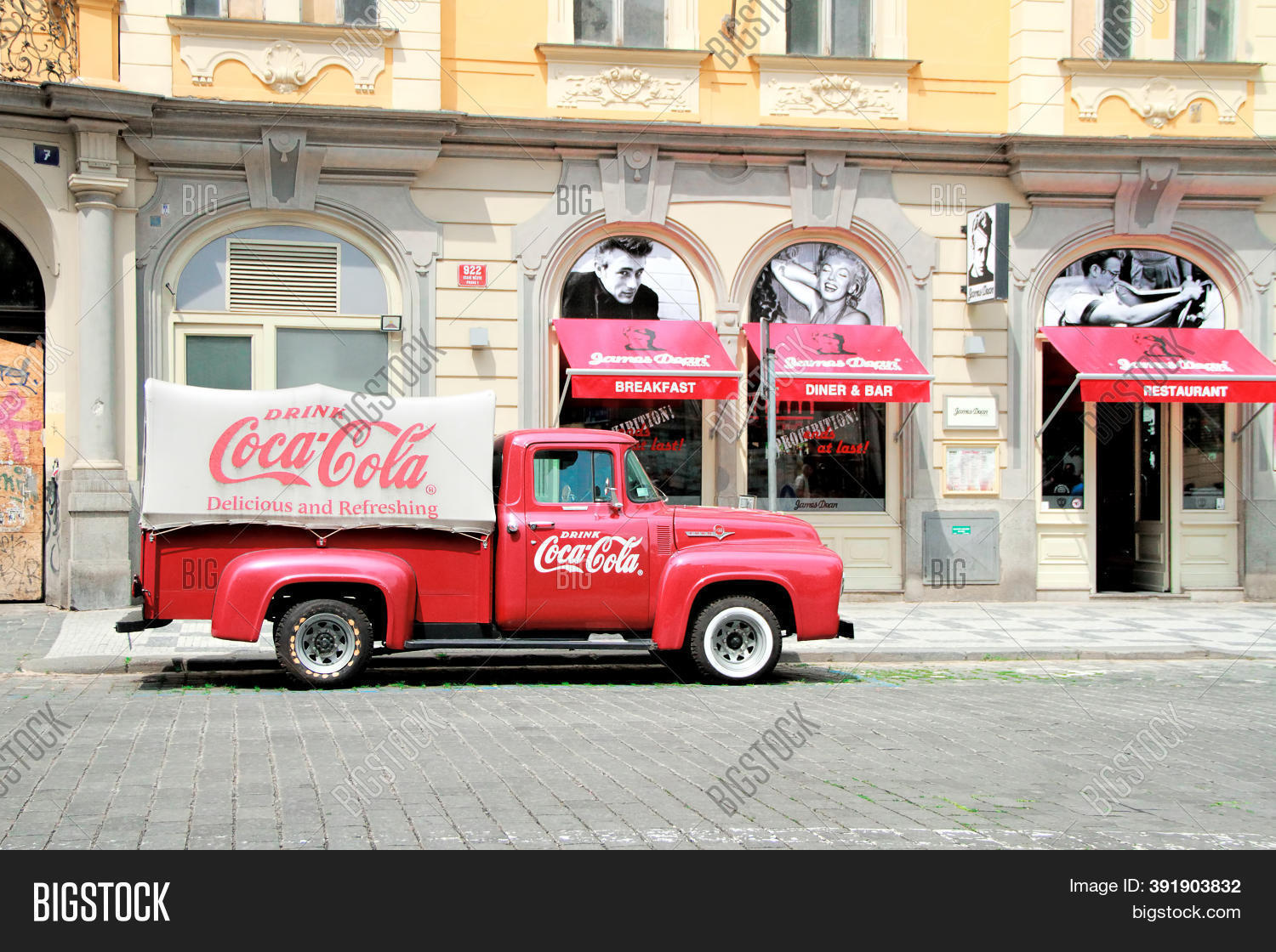 bekah groves share czech street pickup photos