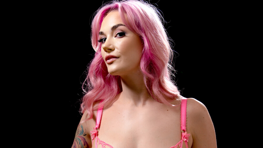 cynthia garcilazo share siri dahl pink hair photos