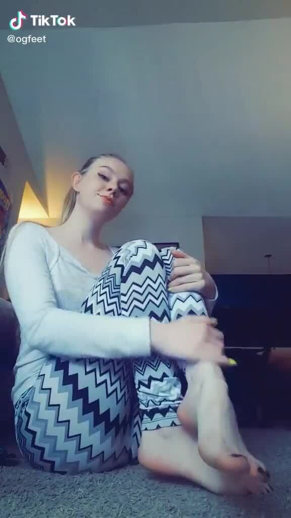 sativa skies feet