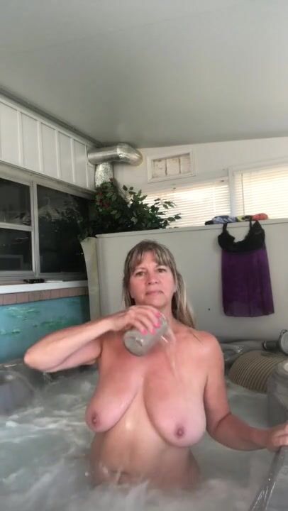 Horny Milf In A Tub for chrome