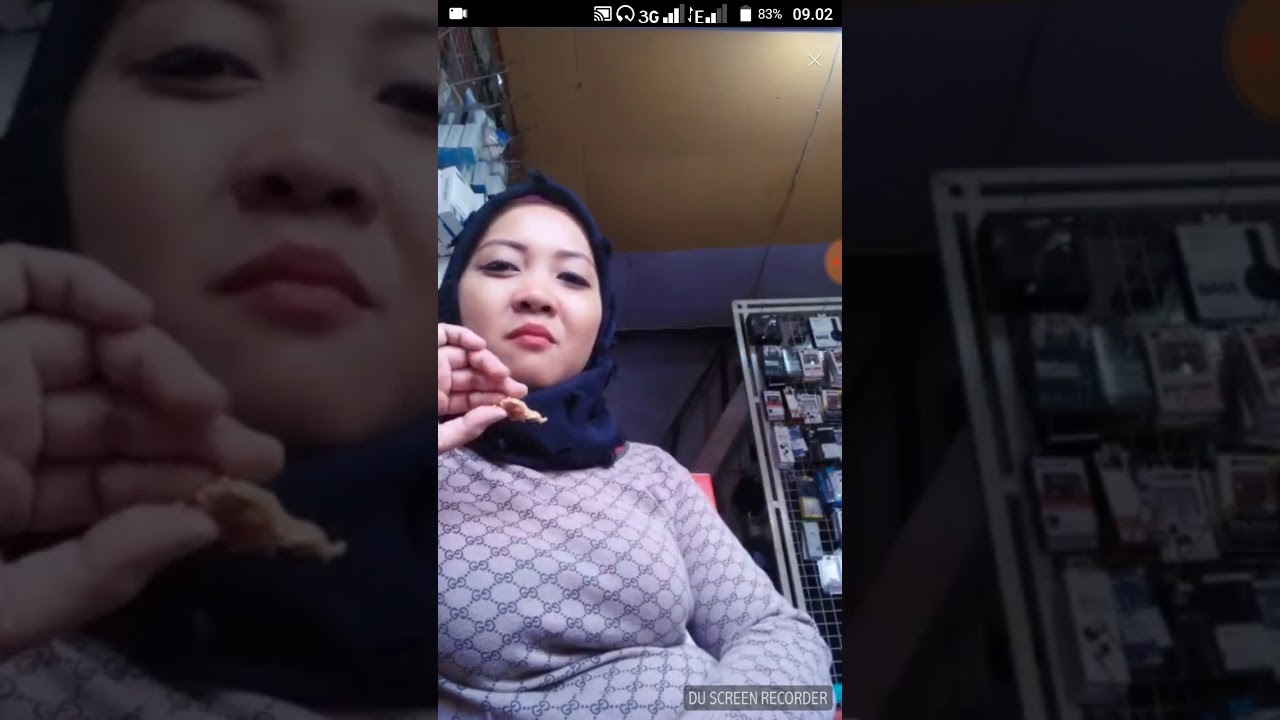 Jilbab Pamer Toket video telefon