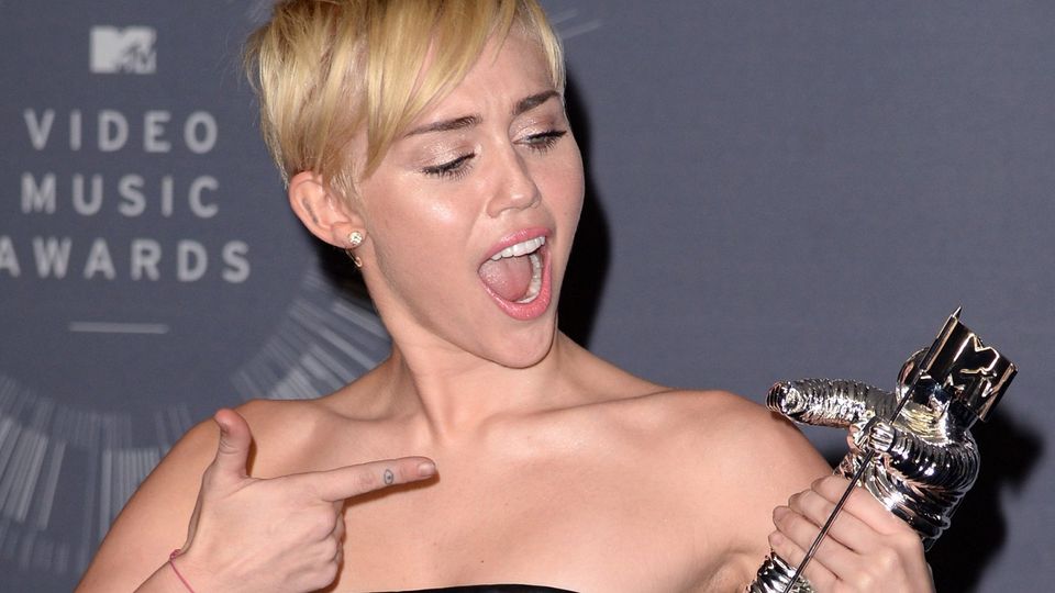 ana maria uribe recommends miley cyrus blow job pic