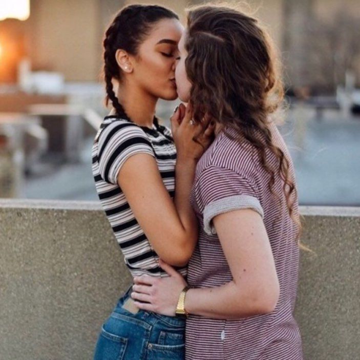 nude videos lesbians