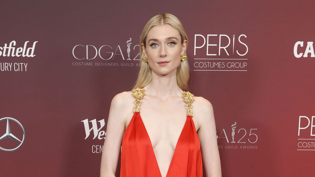 chrissy kramer recommends elizabeth debicki bikini pic