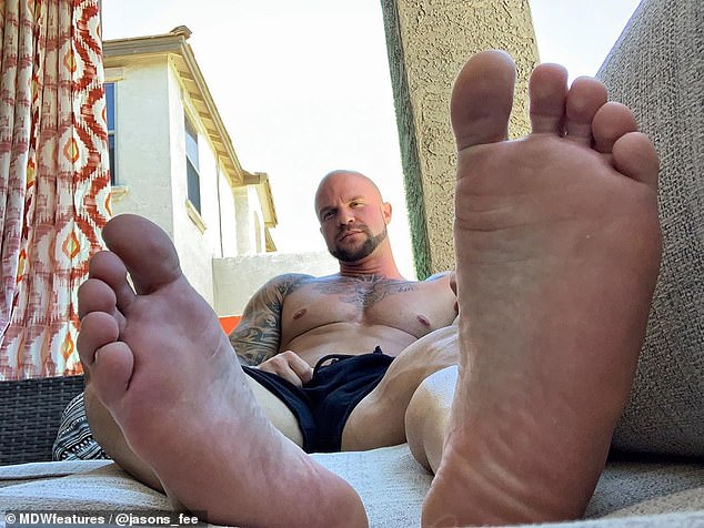 nude men feet